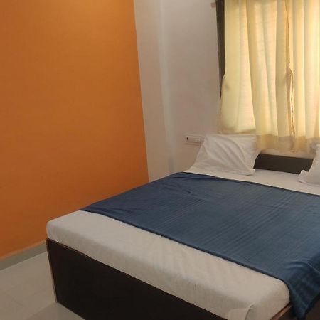 Hotel Sai Santosh Ширди Экстерьер фото