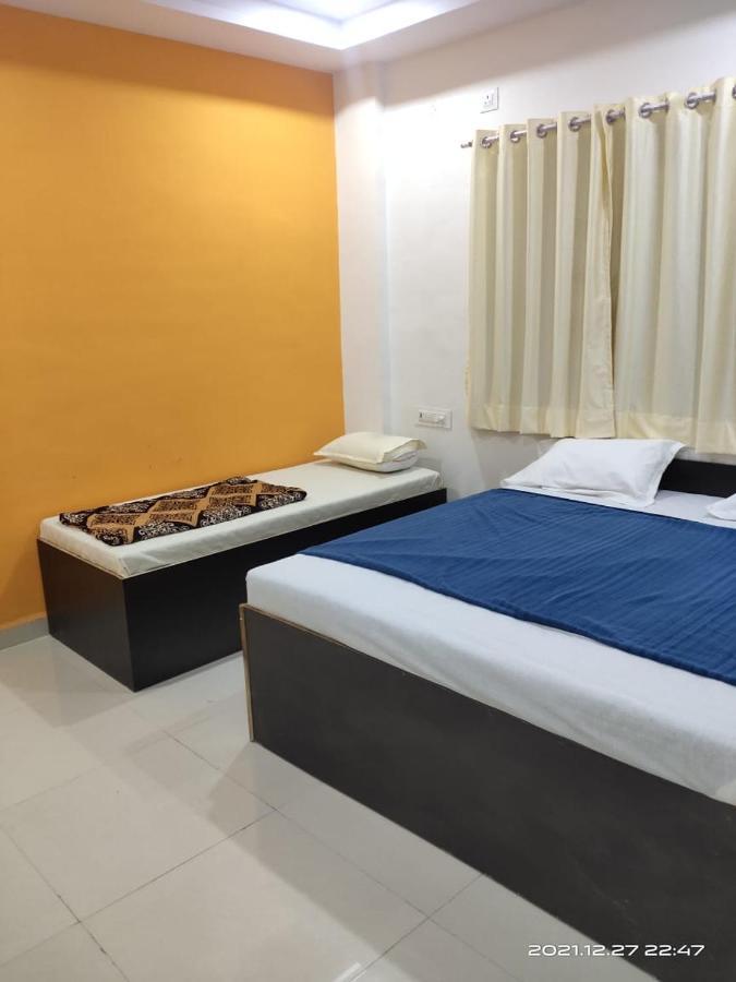 Hotel Sai Santosh Ширди Экстерьер фото