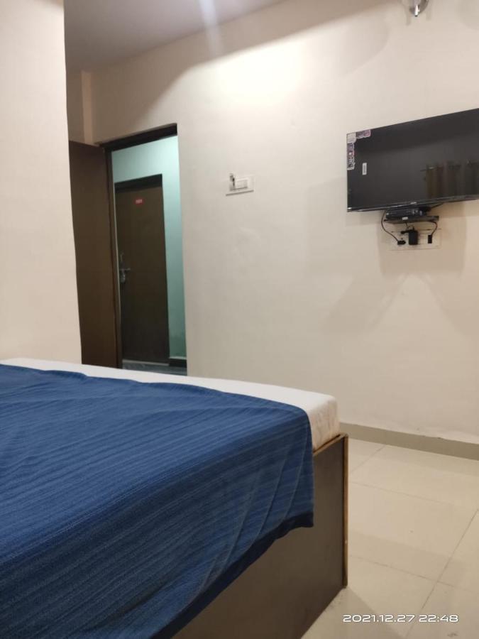 Hotel Sai Santosh Ширди Экстерьер фото
